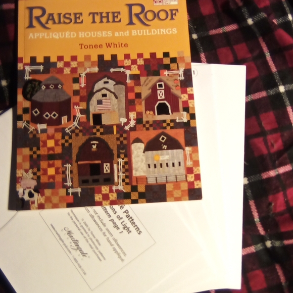 Raising the Roof quilting patterns in box - Picture 3 of 3